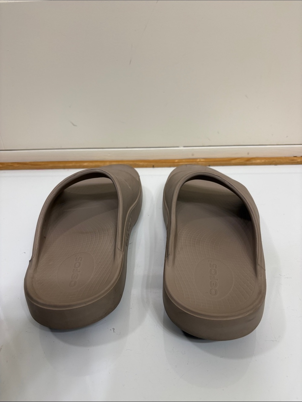OOFOS Women's Recovery Slide - Taupe Brown - Picture 5 of 9